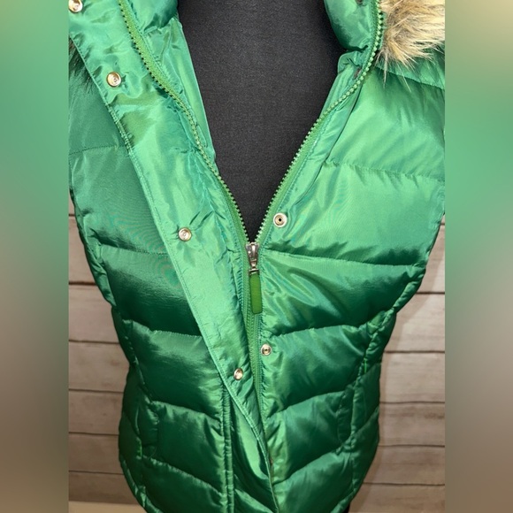 Talbots Emerald Green Puffer Vest Size Small, Soft, Everyday Wear, Fur Trimmed - Picture 2 of 7